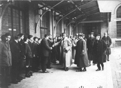 Visite du général Lyautey (Le général Lyautey/le commandant-maire Terquem/l’amiral Ronarc’h)