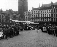 Le premier avion exposé sur la place Jean Bart